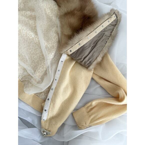 VTG 50s Women’s M 100% Cashmere Yellow Cardigan Sweater Mink FUR Collar Jeweled - Picture 7 of 14